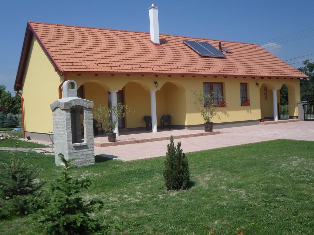 Kiserdo Vendeghaz Rajka Exterior photo