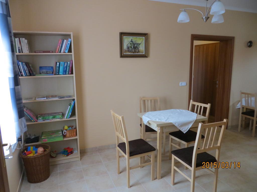 Kiserdo Vendeghaz Rajka Exterior photo